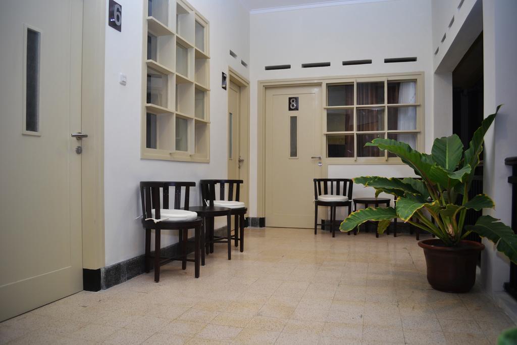 Srikandi Guesthouse Malang Exterior foto