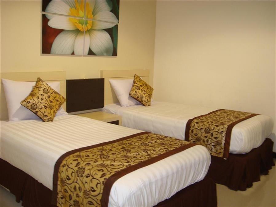 Srikandi Guesthouse Malang Exterior foto